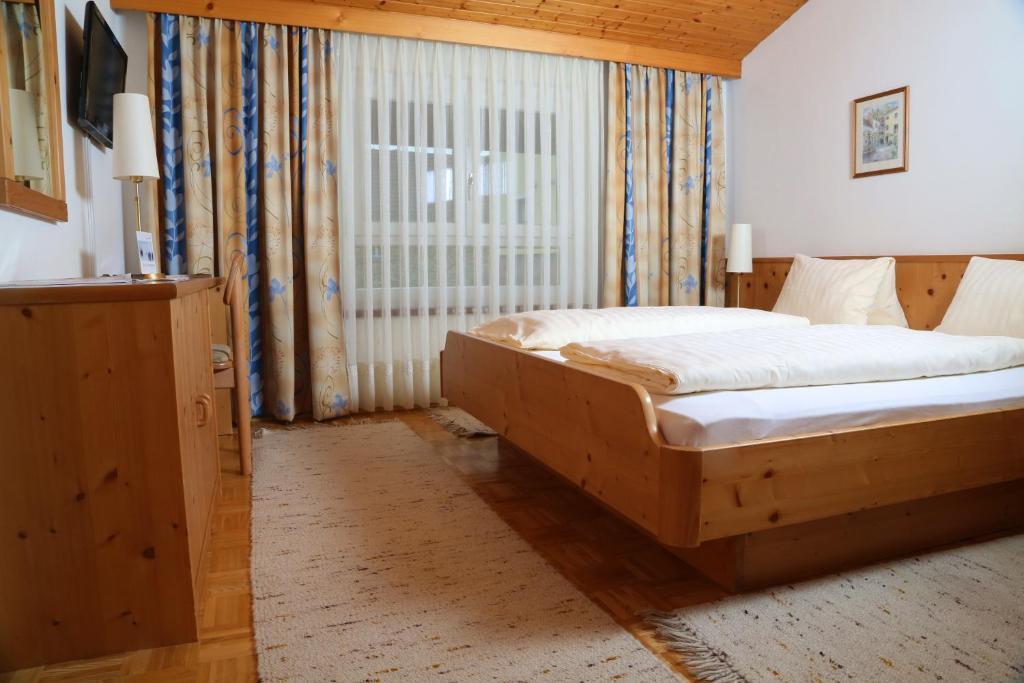 Gasthof Engelhof Gmunden Room photo